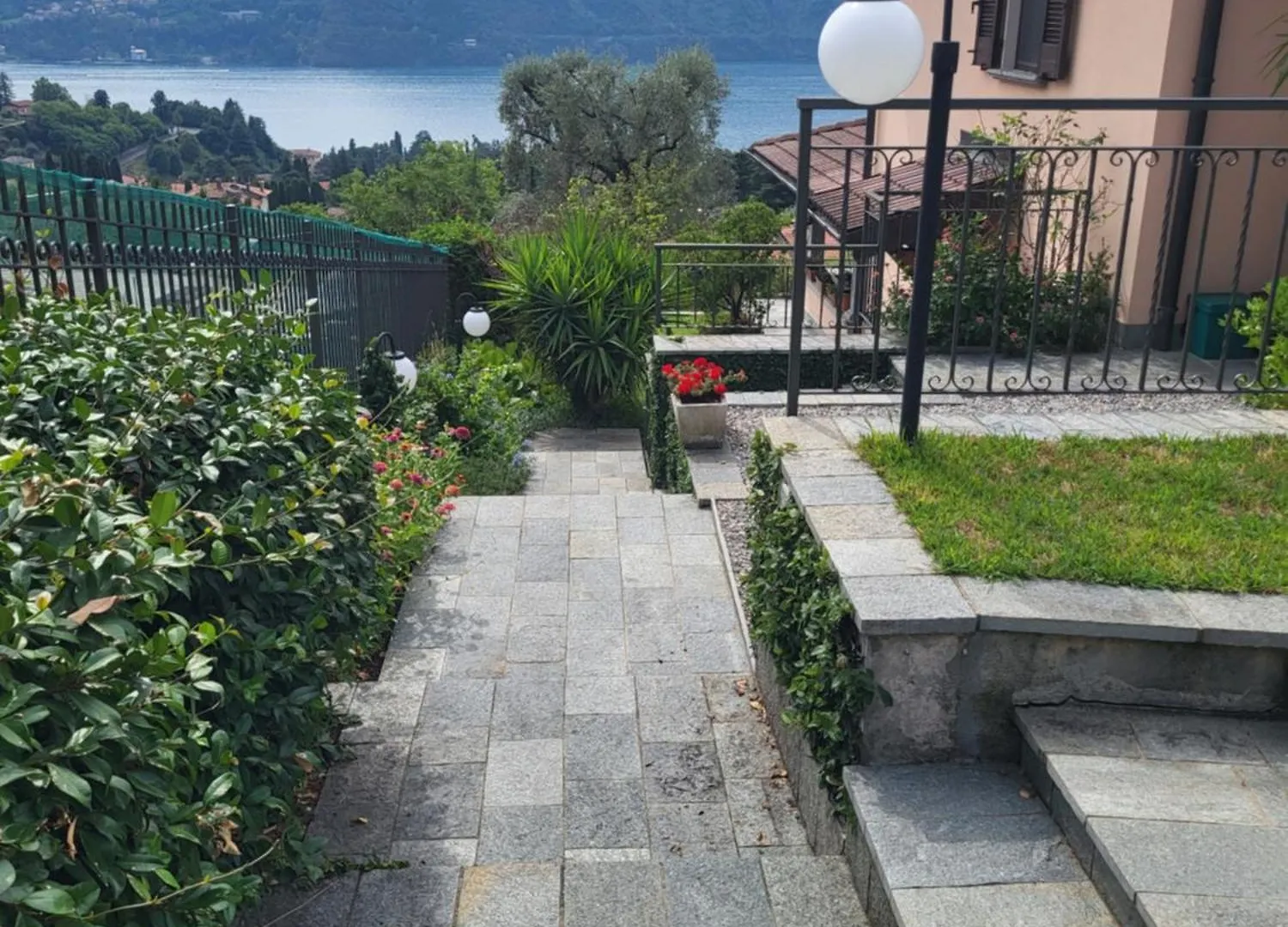 Casa Intignano - Camera Con Bagno E Portico Vista Lago Tremezzo Italien